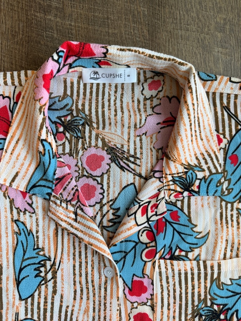 CUPSHE Women’s Floral Short-Sleeve Oversized Button-Up Coverup Shirt Size Small - Picture 6 of 12